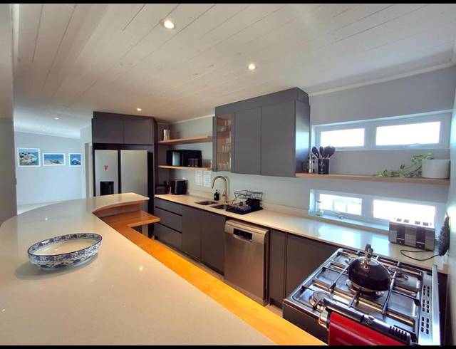 4 BEDROOM HOUSE FOR SALE IN BRITANNIA BAY